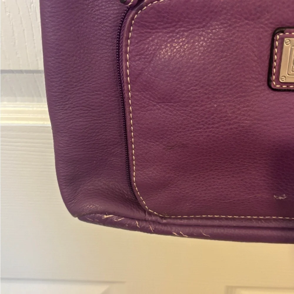 Adorable Vintage Purple Giani Bernini Leather crossbody bag